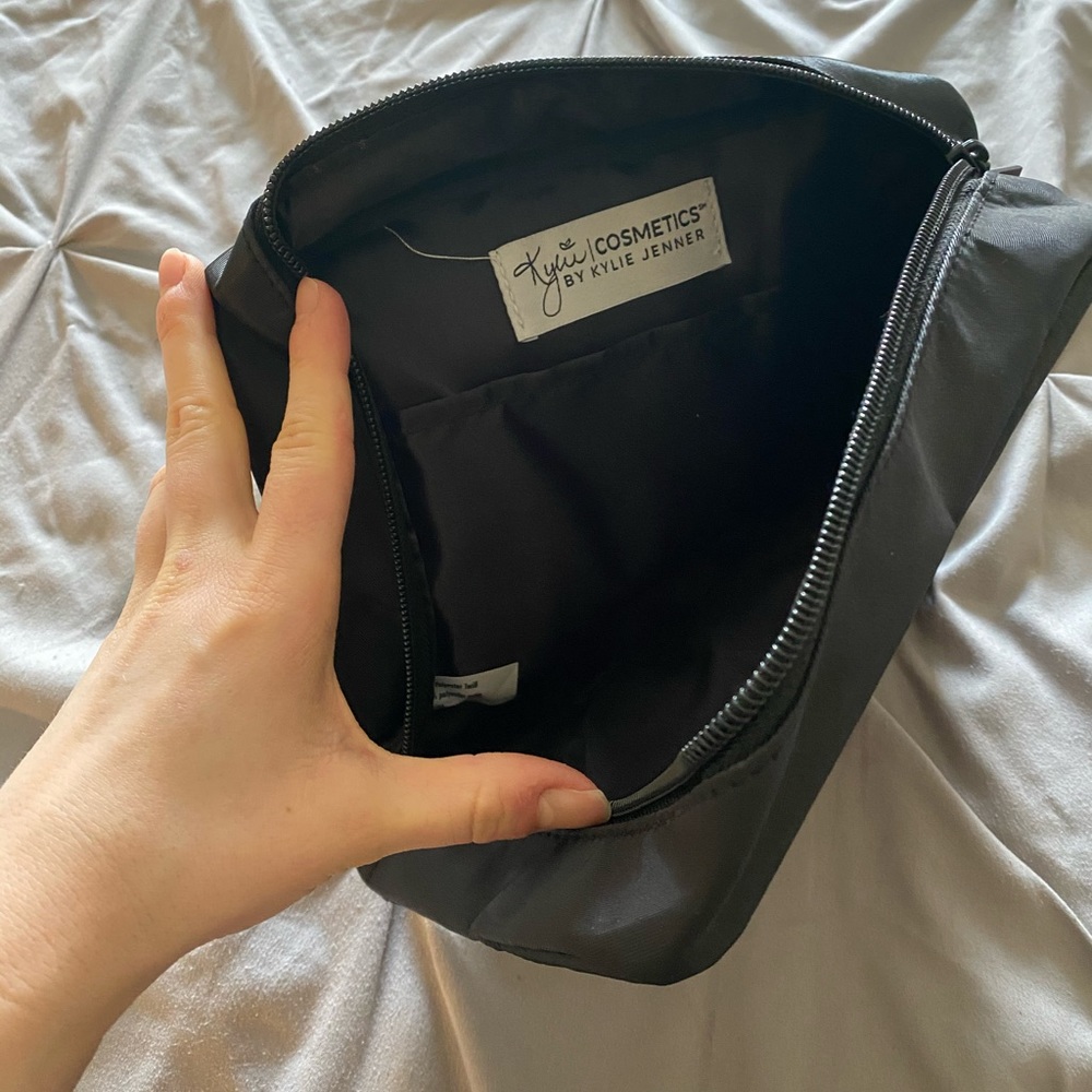 Makeup Bag - Picture 2 of 4